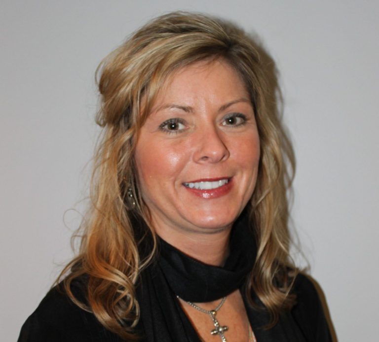 Mary Elizabeth Myers Co-Owner of MG Myers Insurance Headshot Photo